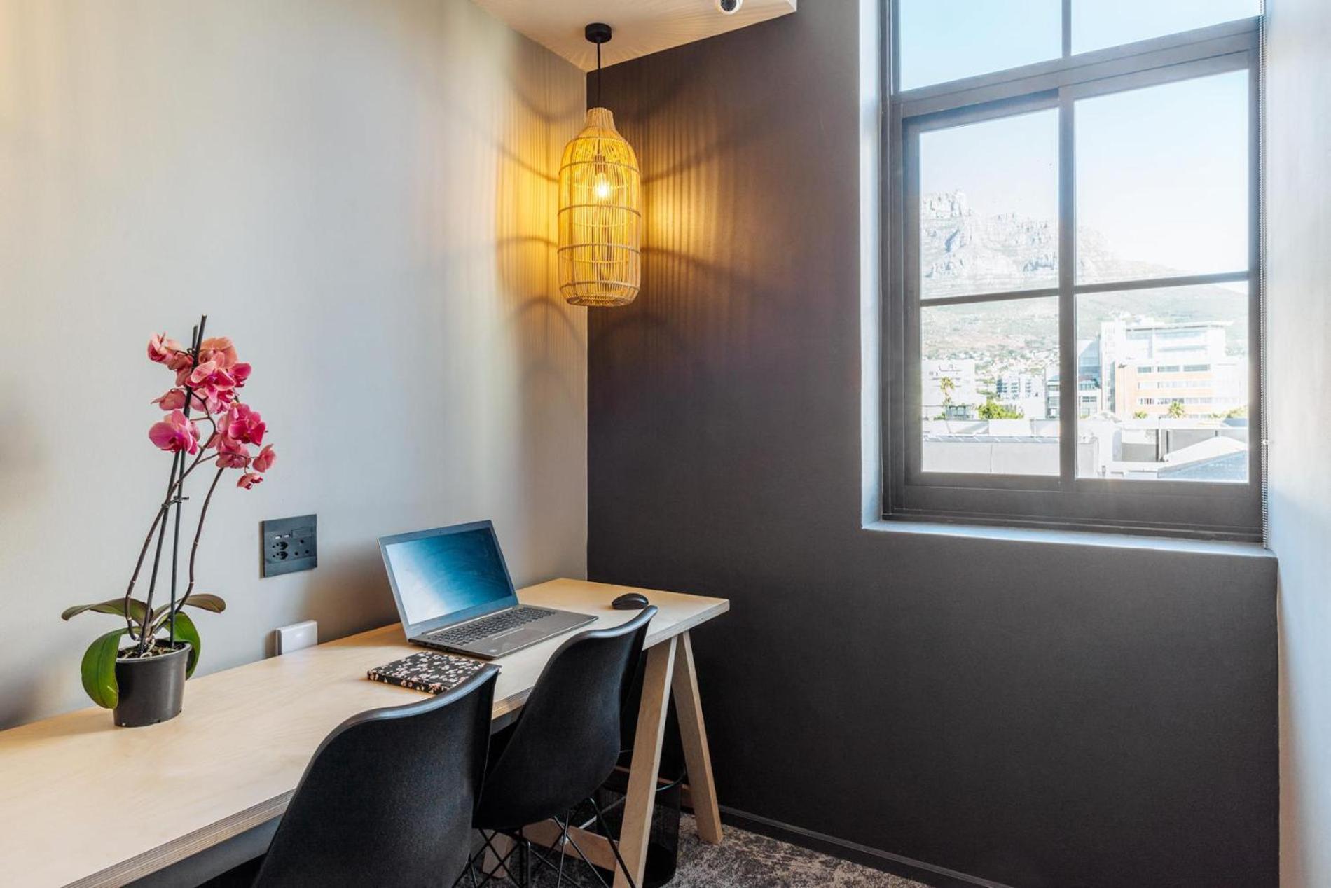 Apartment East Oasis At The Harry