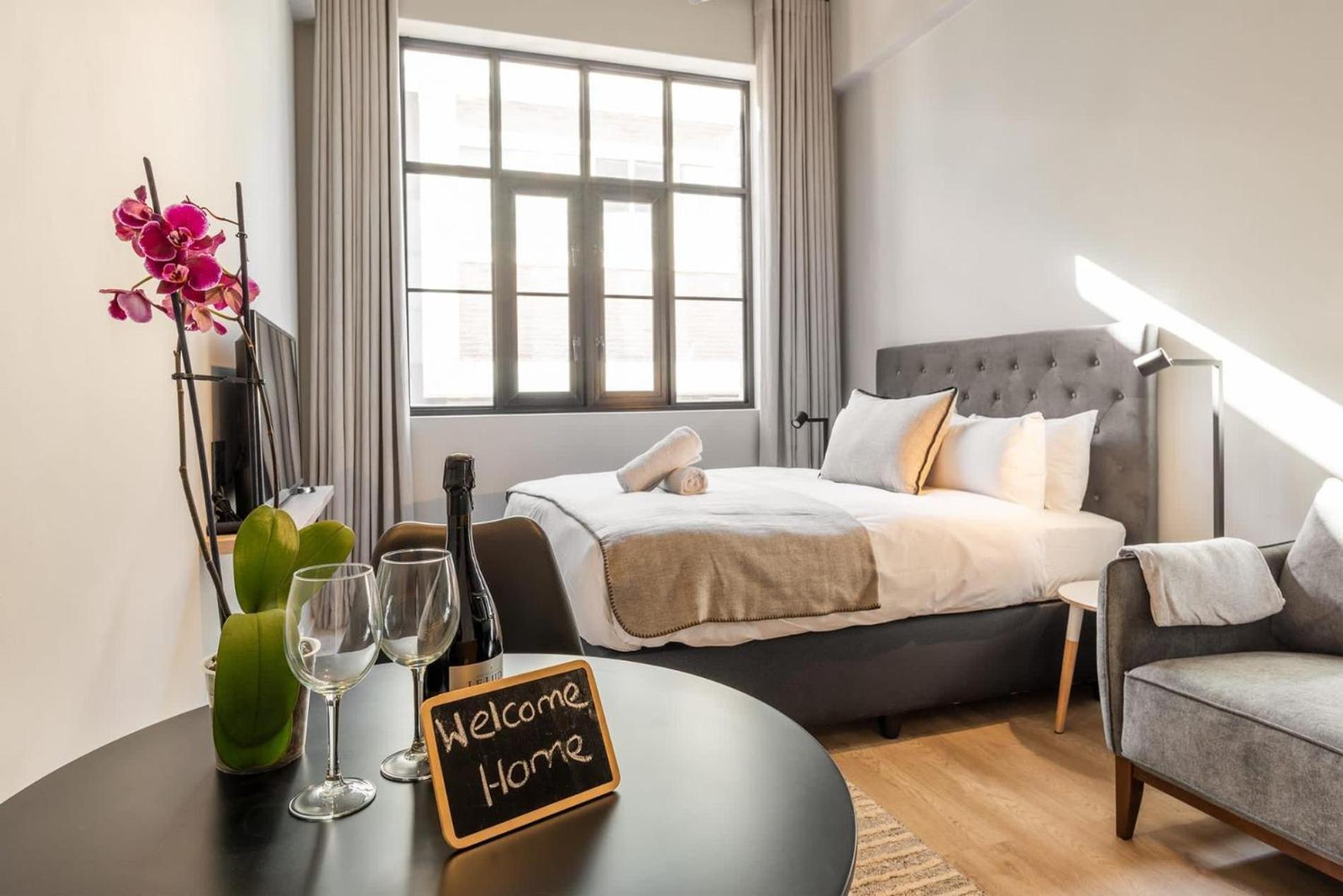 East Oasis At The Harry Apartment *