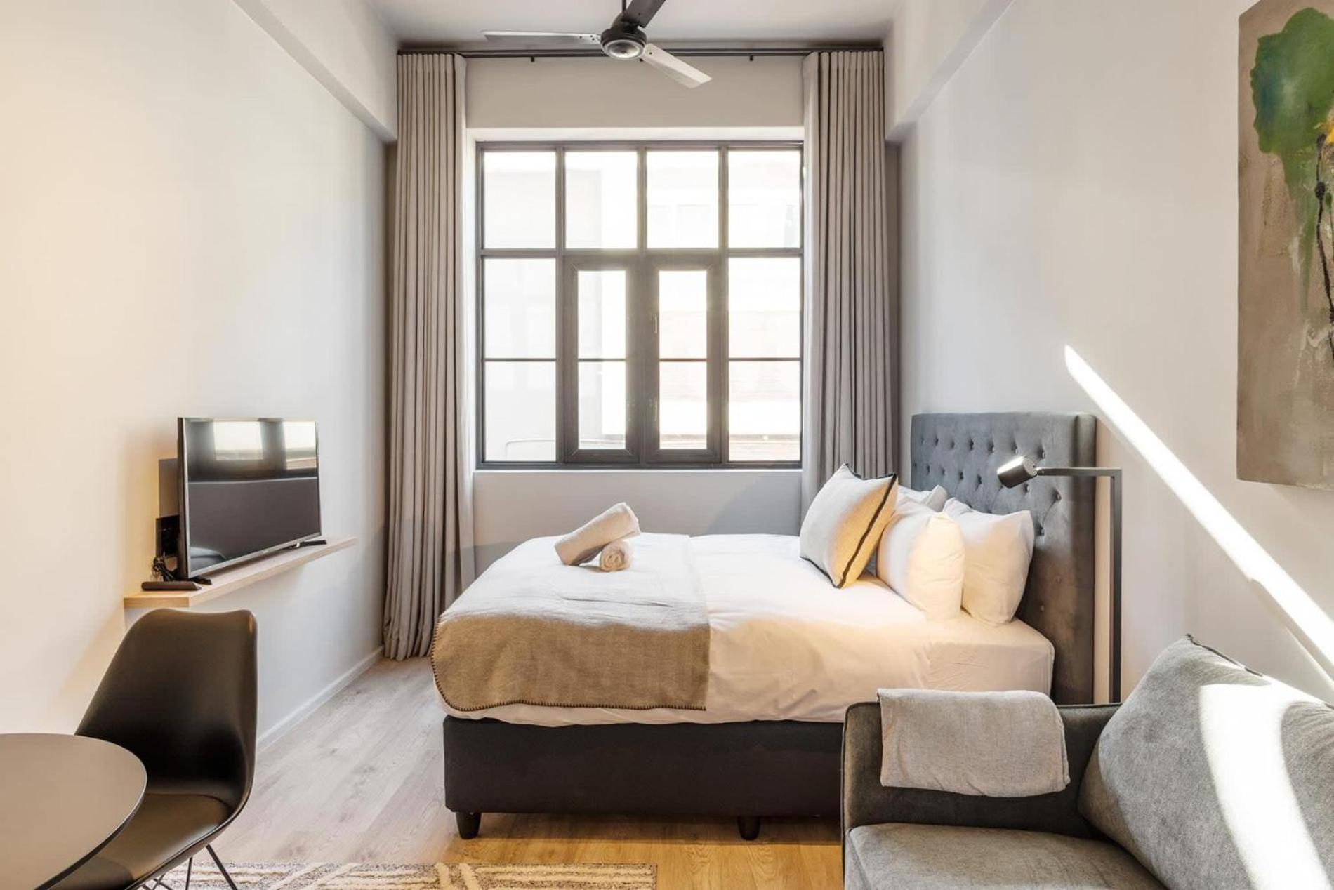 East Oasis At The Harry Apartment *